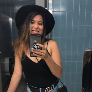 Meet your Posher, Ana